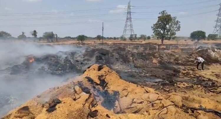 धान खरीदी केंद्र में आगजनी से हड़कंप, सैकड़ों बोरा धान स्वाहा