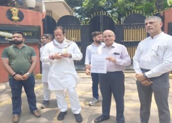 सरकारी अस्पतालों की दवाओं पर उठे सवाल, कांग्रेस ने राज्यपाल को सौंपा ज्ञापन