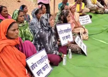 मनगट्टा में रिसॉर्ट, नशाखोरी और कथित अवैध गतिविधियों के खिलाफ सड़क पर उतरे ग्रामीण