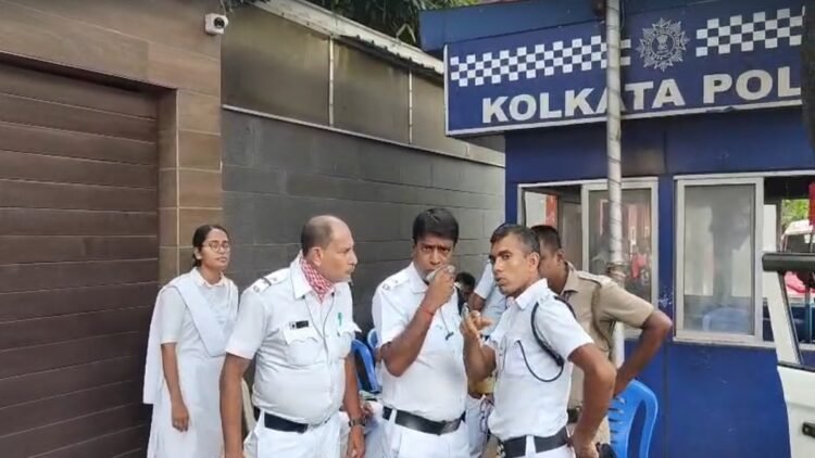 अभिषेक बनर्जी के कालीघाट स्थित आवास पर पुलिस की दबिश, बढ़ीं सियासी हलचल