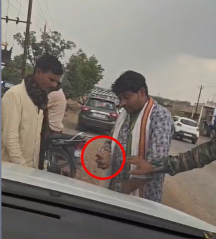 गौ सेवा आयोग अध्यक्ष विश्वेसर पटेल से बदसलूकी, हमले की कोशिश का आरोप