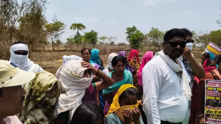 20 दिनों से सुलग रहा ट्रेंचिंग ग्राउंड, जहरीले धुएं से धमतरी के लोग बेहाल