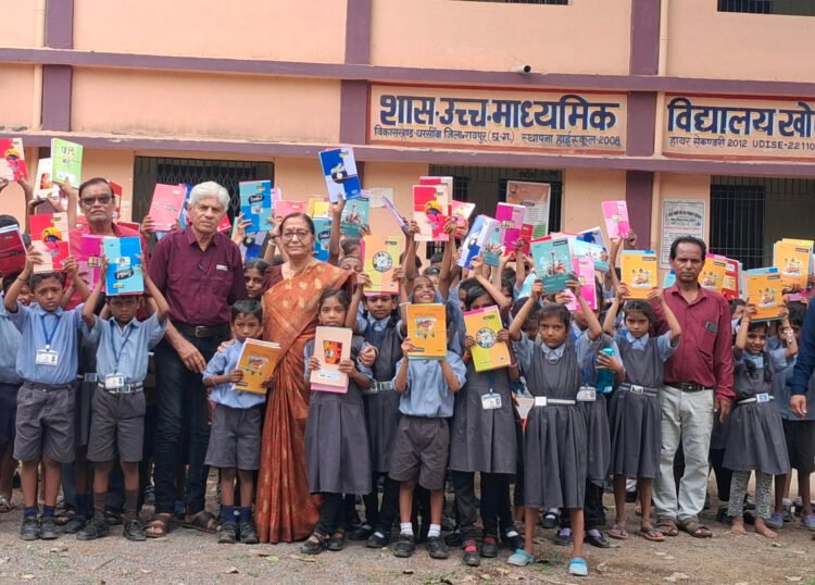 “चरामेति शिक्षा सेवा” के अंतर्गत लेखन सामग्री का वितरण