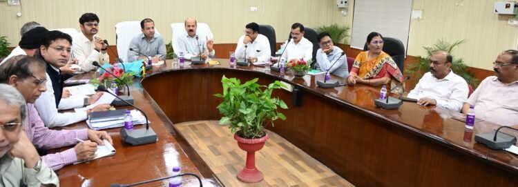 कृषि उत्पादन आयुक्त परदेशी ने किया कृषि विश्वविद्यालय का दौरा