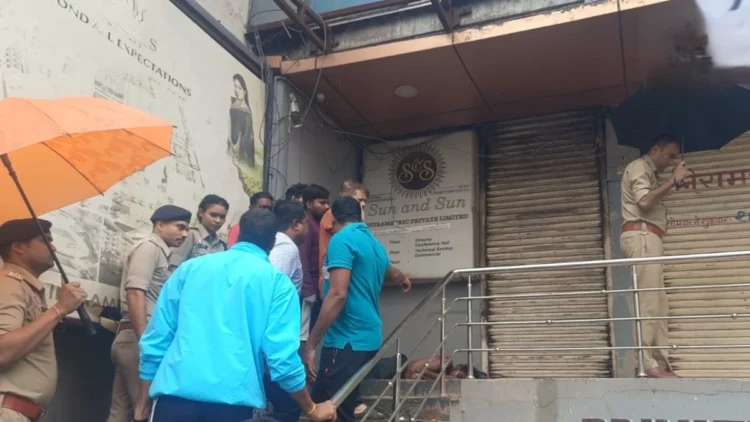 महिला थाना के पास मिला युवक का शव, सिर पर चोट के निशान से मचा हड़कंप