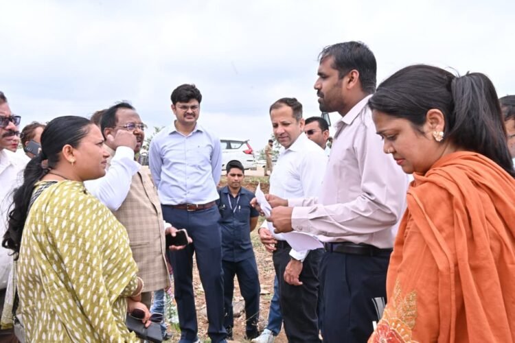 कृषि मंत्री ने छाती में मखाना खेती का किया निरीक्षण,कहा-मखाना खेती बनेगी किसानों की नई आय का आधार