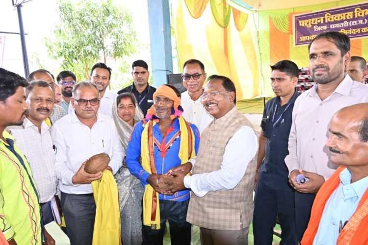 कृत्रिम गर्भाधान से पशुधन विकास की मिसाल बना ग्राम पुरी, कृषि मंत्री रामविचार नेताम ने उन्नत वत्स प्रदर्शनी का किया अवलोकन, विभागीय नवाचारों की सराहना