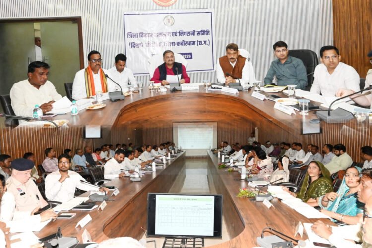 सांसद की अध्यक्षता में हुई दिशा समिति की बैठक, केंद्र सरकार की योजनाओं की हुई विस्तृत समीक्षा,कहा-शासन की योजनाओं का हो प्रभावी क्रियान्वयन, अंतिम व्यक्ति तक पहुंचे लाभ