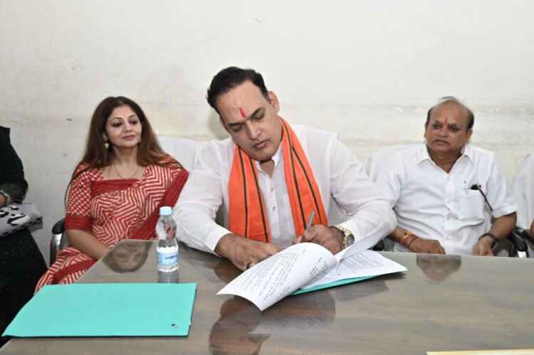 छत्तीसगढ़ राज्य केश शिल्पी कल्याण बोर्ड के नवनियुक्त अध्यक्ष गौरीशंकर श्रीवास एवं सदस्य देवशरण सेन ने संभाला पदभार