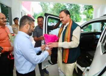 स्वास्थ्य मंत्री जायसवाल के कांकेर आगमन पर जनप्रतिनिधियों एवं कलेक्टर ने किया आत्मीय स्वागत
