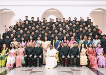 राष्ट्रपति मुर्मु ने भारतीय वन सेवा के प्रशिक्षु अधिकारियों से की मुलाकात, कहा- जनभागीदारी से मजबूत होगा वन संरक्षण