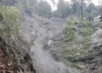 बारिश और भूस्खलन से चारधाम यात्रा पर रोक, यात्रियों की सुरक्षा के लिए प्रशासन अलर्ट