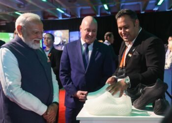पीएम मोदी और न्यूजीलैंड के प्रधानमंत्री लक्सन ने ऑकलैंड में खेल प्रदर्शनी का किया दौरा