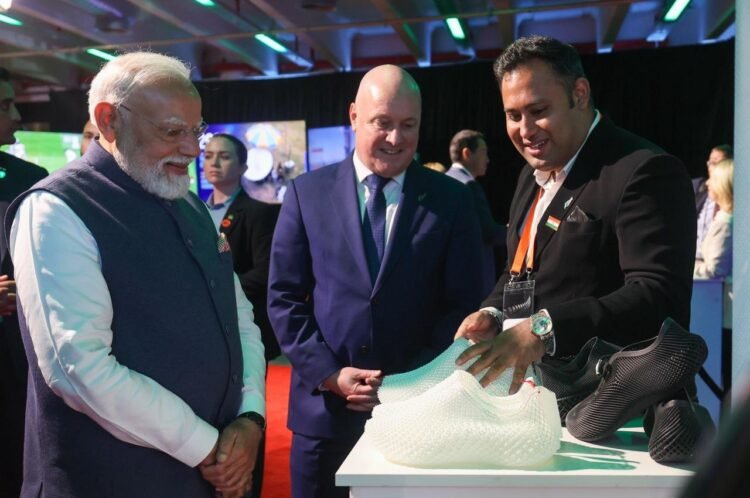पीएम मोदी और न्यूजीलैंड के प्रधानमंत्री लक्सन ने ऑकलैंड में खेल प्रदर्शनी का किया दौरा