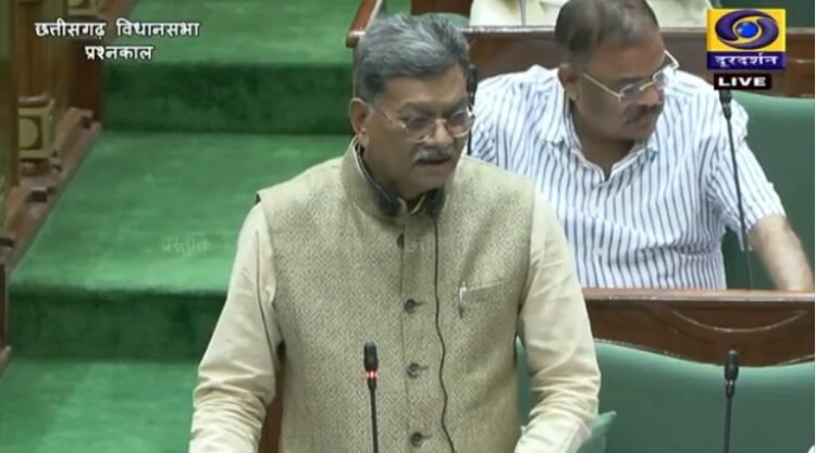 मछुआ नीति पर विधानसभा में घमासान, सरकार ने बदलाव का किया ऐलान