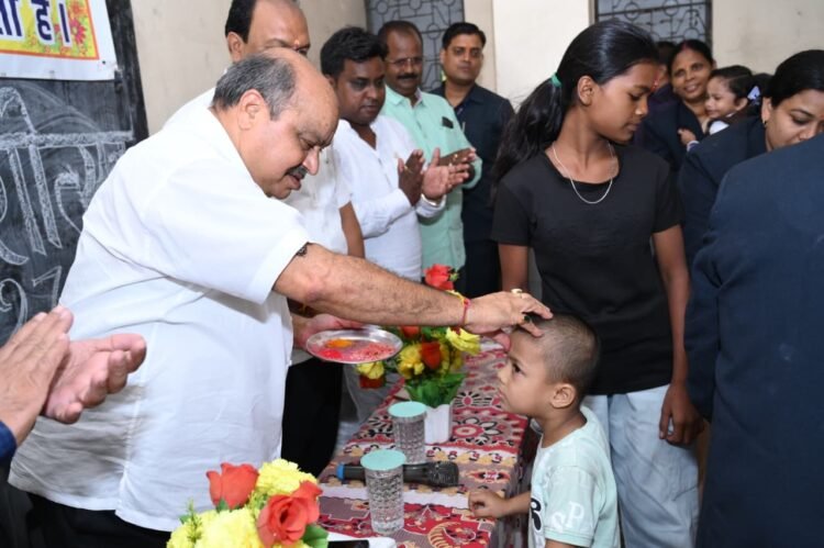 शाला प्रवेशोत्सव में विधायक पुरंदर मिश्रा ने बच्चों का किया आत्मीय स्वागत, शिक्षा को बताया राष्ट्र निर्माण का सबसे सशक्त माध्यम