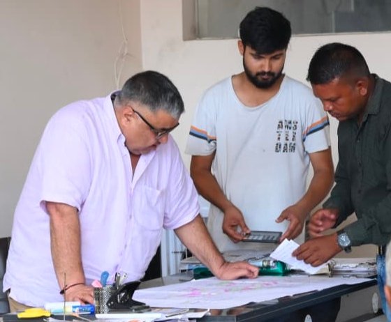 जनदर्शन में मंत्री राजेश अग्रवाल ने सुनीं ग्रामीणों की समस्याएं, त्वरित समाधान के दिए निर्देश