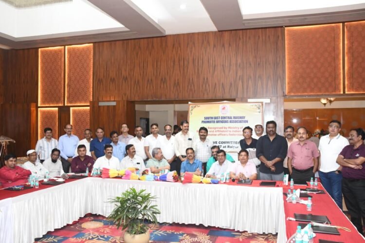 दक्षिण पूर्व मध्य रेलवे प्रमोटी ऑफिसर संघ की कार्यकारिणी समिति की भव्य बैठक रायपुर में आयोजित की गई