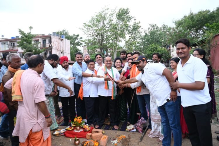 गुरु घासीदास वार्ड को मिली नई सौगात, विधायक पुरन्दर मिश्रा ने सामुदायिक भवन निर्माण का किया भूमिपूजन