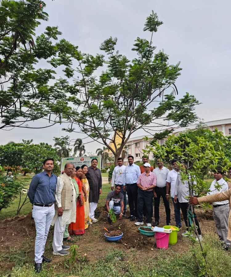 शौण्डिक समाज ने सत्य साईं संजीवनी अस्पताल में किया वृक्षारोपण, पर्यावरण संरक्षण का दिलाया संकल्प