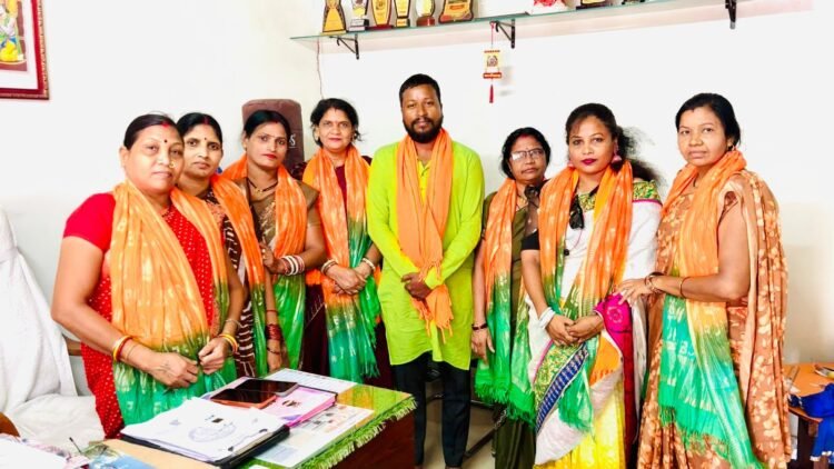 पंडरी स्थित पार्षद कार्यालय में शंकर नगर महिला मोर्चा की नवनियुक्त कार्यकारिणी का सम्मान