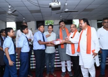 शिक्षा के महापर्व में विधायक पुरन्दर मिश्रा का प्रेरणादायी संदेश: “कलम की ताकत से ही बनेगा आत्मनिर्भर और विकसित भारत”