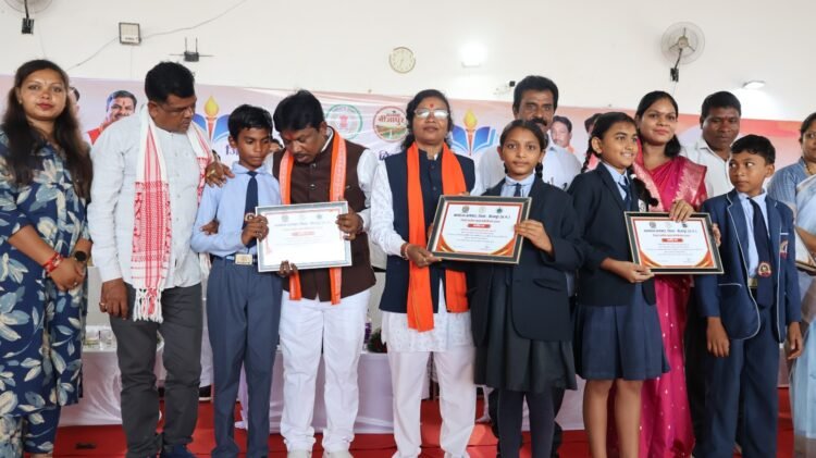 सफलता की कहानी: शाला प्रवेशोत्सव से शिक्षा को मिली नई उड़ान, 37 बंद विद्यालय फिर से खुले, बच्चों के चेहरों पर लौटी मुस्कान