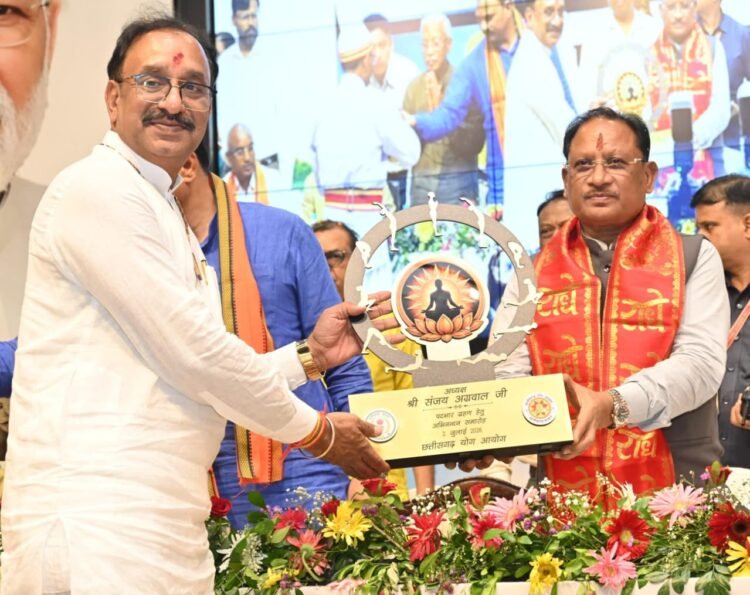 छत्तीसगढ़ योग आयोग के अध्यक्ष संजय अग्रवाल ने संभाला पदभार, मुख्यमंत्री साय ने किया योग को जन-जन तक पहुंचाने का आह्वान