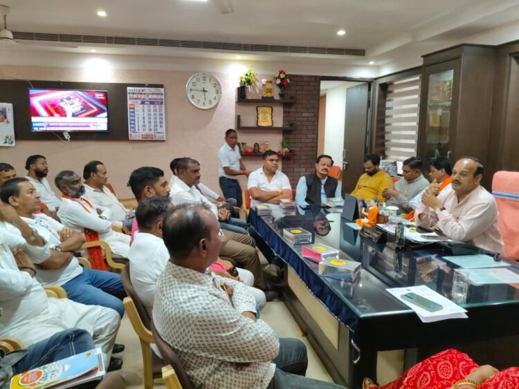 रायपुर नगर निगम की विशेष बैठक से पहले सभापति की सर्वदलीय बैठक, सदन की गरिमा बनाए रखने की अपील