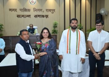 रायपुर नगर निगम में 10 नव-नामांकित एल्डरमैन का स्वागत, महापौर मीनल चौबे ने दी शुभकामनाएं