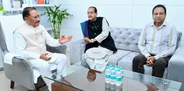 मुख्यमंत्री साय से झारखंड के वित्त मंत्री राधाकृष्ण किशोर ने की सौजन्य भेंट
