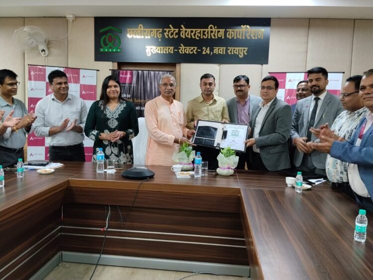 छत्तीसगढ़ स्टेट वेयरहाउसिंग कार्पोरेशन के कर्मचारियों को उपहार, निगम प्रबंधन एवं ऐक्सिस बैंक के मध्य करार