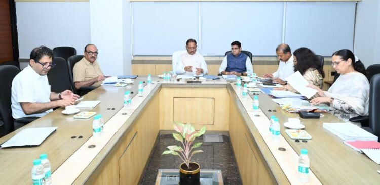 मुख्यमंत्री साय ने राजस्व विभाग के कार्यों की उच्चस्तरीय समीक्षा की,कहा-राज्य सरकार के नीतिगत सुधारों एवं नवाचारों से राजस्व प्रशासन में आया सकारात्मक बदलाव