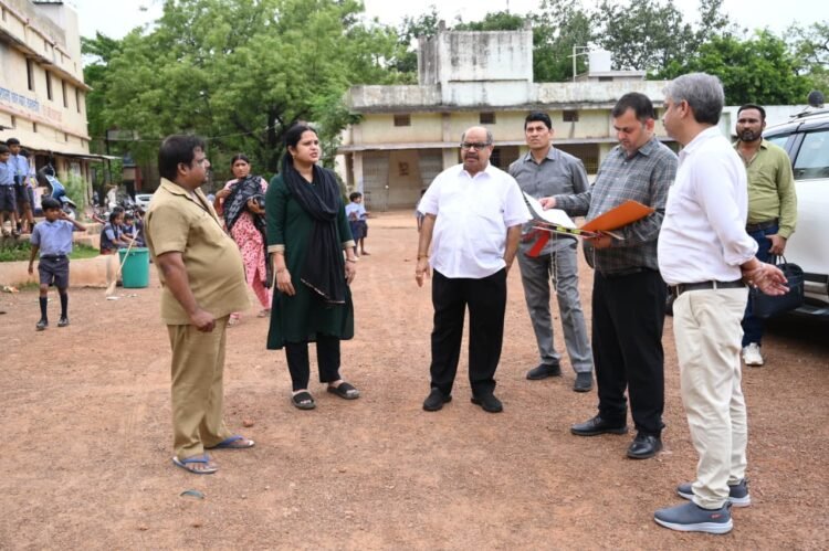 पीएम श्री विद्यालय पहुँचे विधायक पुरन्दर मिश्रा, शिक्षकों से जाना शिक्षा व्यवस्था का हाल