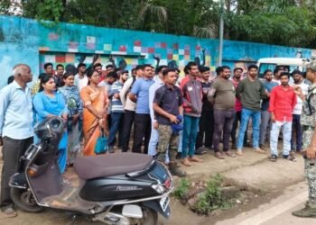 बीजापुर में ट्रैफिक नियम तोड़ने वालों पर पुलिस का एक्शन, 62 चालान काटकर ₹27,200 का जुर्माना