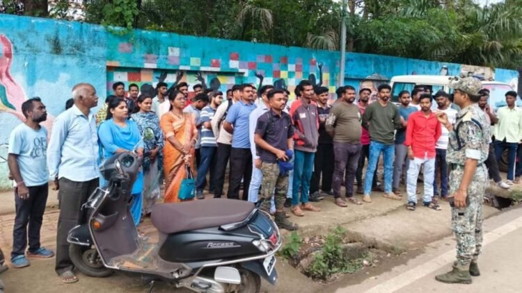 बीजापुर में ट्रैफिक नियम तोड़ने वालों पर पुलिस का एक्शन, 62 चालान काटकर ₹27,200 का जुर्माना