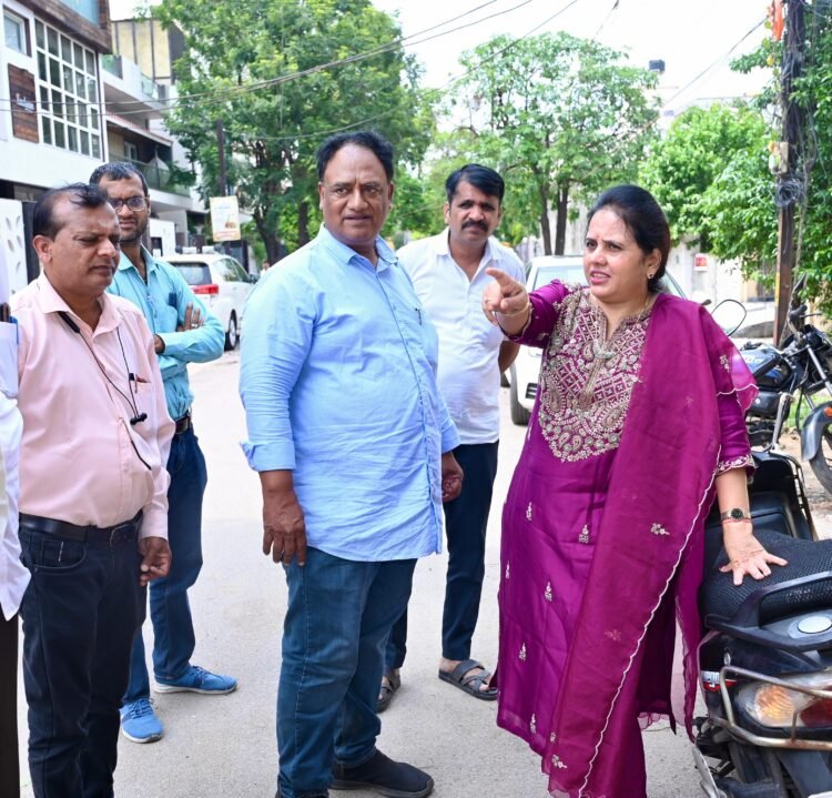 बारिश से पहले एक्शन मोड में महापौर मीनल चौबे, जलभराव वाले इलाकों का किया निरीक्षण