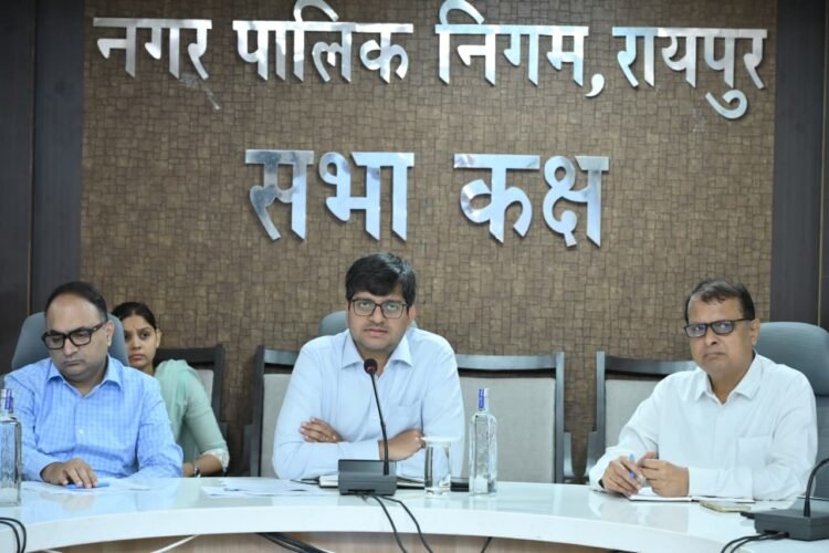 नगर निगम राजस्व अमला दिये गये लक्ष्य के अनुसार प्रतिदिन राजस्व वसूली सुनिश्चित करे आयुक्त संबित मिश्रा के निर्देश