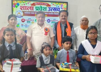 रायपुर दक्षिण विधायक सुनील सोनी ने किया शाला प्रवेशोत्सव का शुभारंभ, बच्चों का किया स्वागत