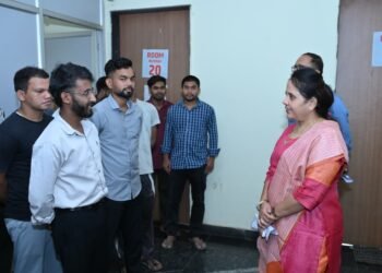महापौर मीनल चौबे ने किया फुण्डहर यूथ हॉस्टल का निरीक्षण, विद्यार्थियों की समस्याएं सुनीं