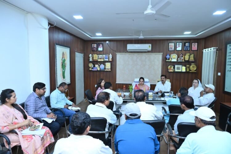 महापौर मीनल चौबे की सख्ती, अधिकारियों को जनसमस्याओं का त्वरित समाधान करने के निर्देश