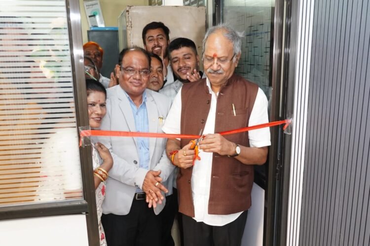 रायपुर जिला अधिवक्ता संघ के नवनिर्वाचित पदाधिकारियों का शपथ ग्रहण समारोह संपन्न