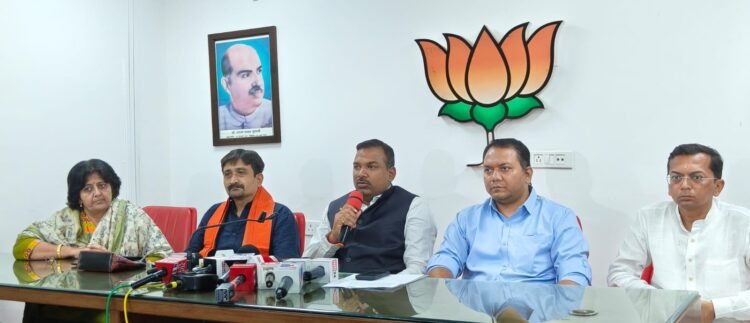 हिड़मा के कथित महिमामंडन पर भाजपा का कांग्रेस पर हमला, अटल श्रीवास्तव से बिना शर्त माफी की मांग