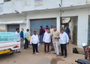भाठागांव में अवैध वाटर फिल्टर प्लांट पर निगम की कार्रवाई, आवासीय भवन में चल रहा व्यवसाय किया सील