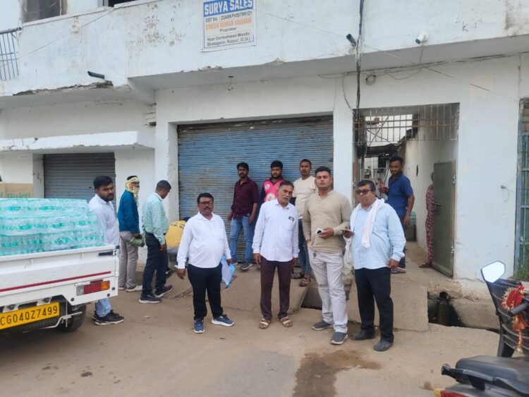 भाठागांव में अवैध वाटर फिल्टर प्लांट पर निगम की कार्रवाई, आवासीय भवन में चल रहा व्यवसाय किया सील