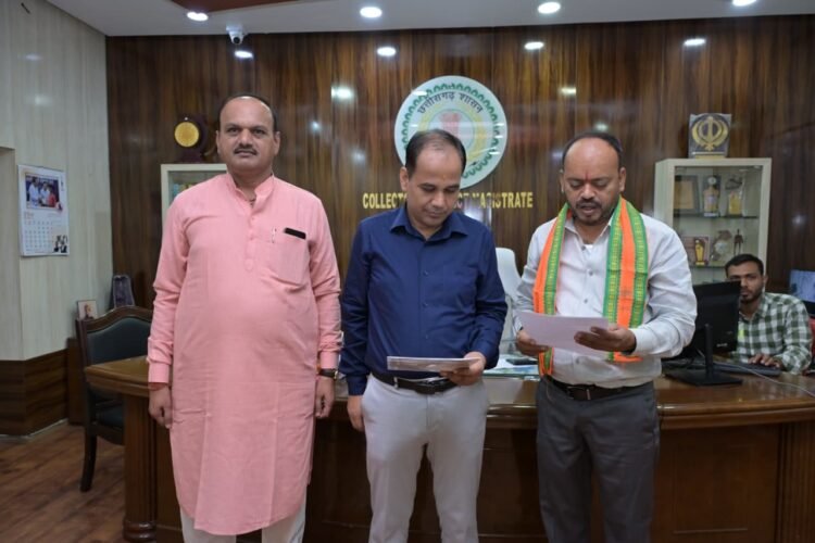 रायपुर नगर निगम के एल्डरमेन बने अनिल सोनकर, कलेक्टर ने दिलाई पद की शपथ