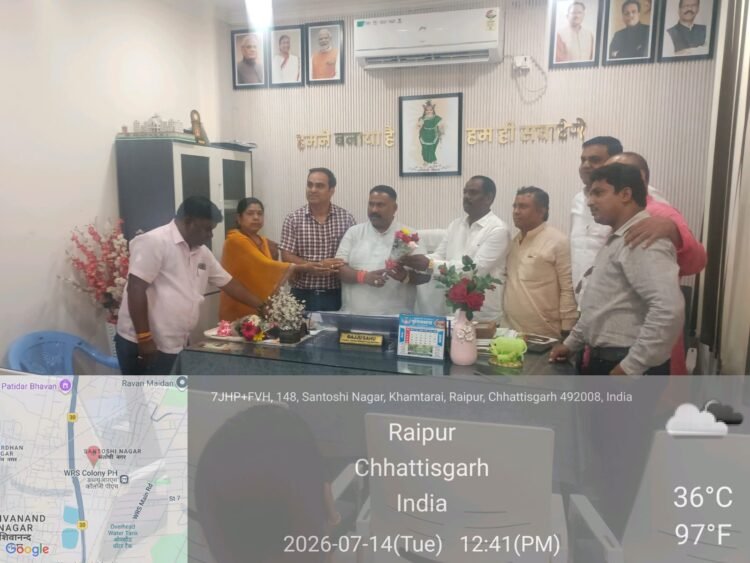रायपुर नगर निगम के नवनामांकित एल्डरमेन बी. श्रीनिवास राव और विक्रम सिंह ठाकुर का भव्य स्वागत