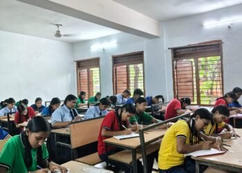 अमृत भारत स्टेशन योजना: सरोना के स्कूली बच्चों ने निबंध और चित्रकारी के माध्यम से उकेरी ‘विकसित भारत’ के आधुनिक स्टेशन की तस्वीर