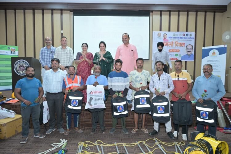 नमस्ते दिवस पर सफाई मित्रों का सम्मान, रायपुर निगम ने बांटी PPE किट, सुरक्षा पर दिया जोर