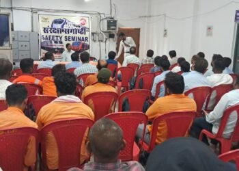 दक्षिण पूर्व मध्य रेलवे रायपुर रेल मंडल में ट्रेनों के सुरक्षित परिचालन को लेकर भाटापारा स्टेशन में संरक्षा सेमिनार का आयोजन किया गया